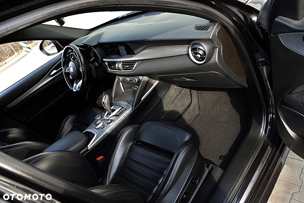 Alfa Romeo Stelvio 2.0 Turbo Veloce Q4 - 19