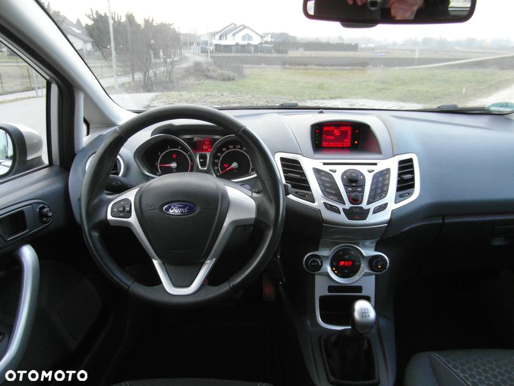 Ford Fiesta 1.25 Celebration - 23