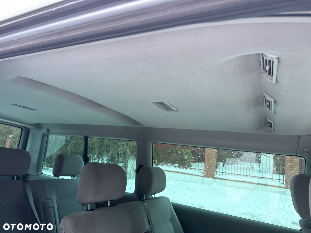 Volkswagen Caravelle - 11