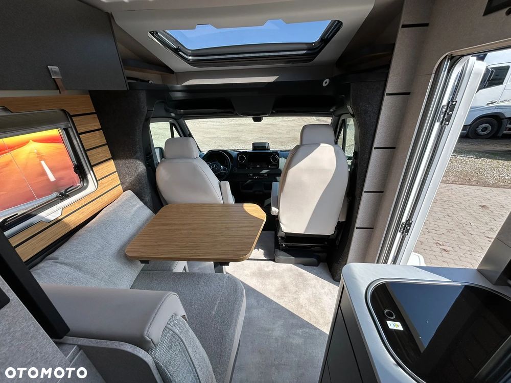 Mercedes-Benz ML-T570 - 16