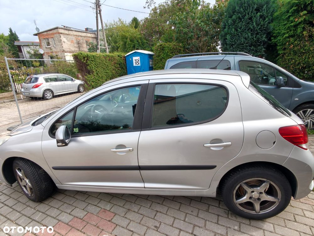 Peugeot 207 2009 photo 3