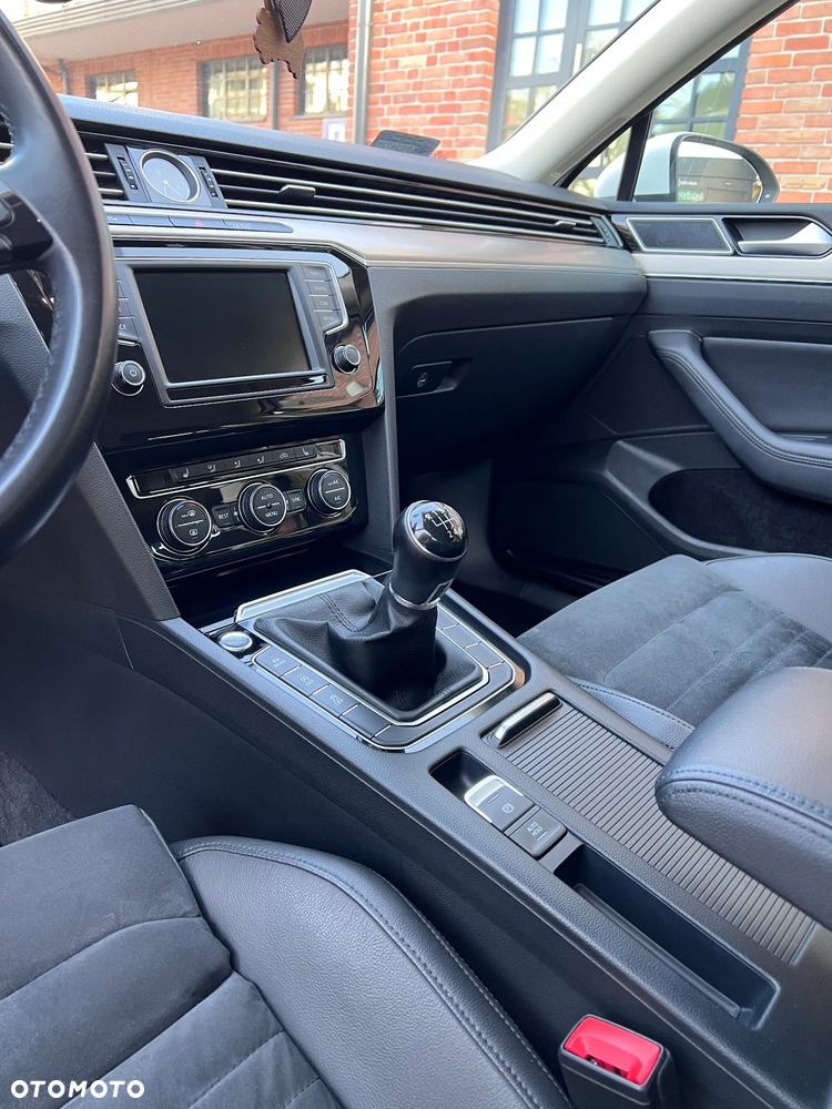 Volkswagen Passat 1.8 TSI BMT Highline - 35