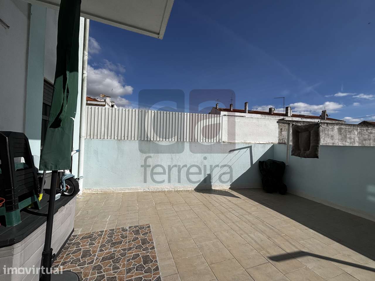 Apartamento T2 central com terrraço e varanda - Grande imagem: 2/42