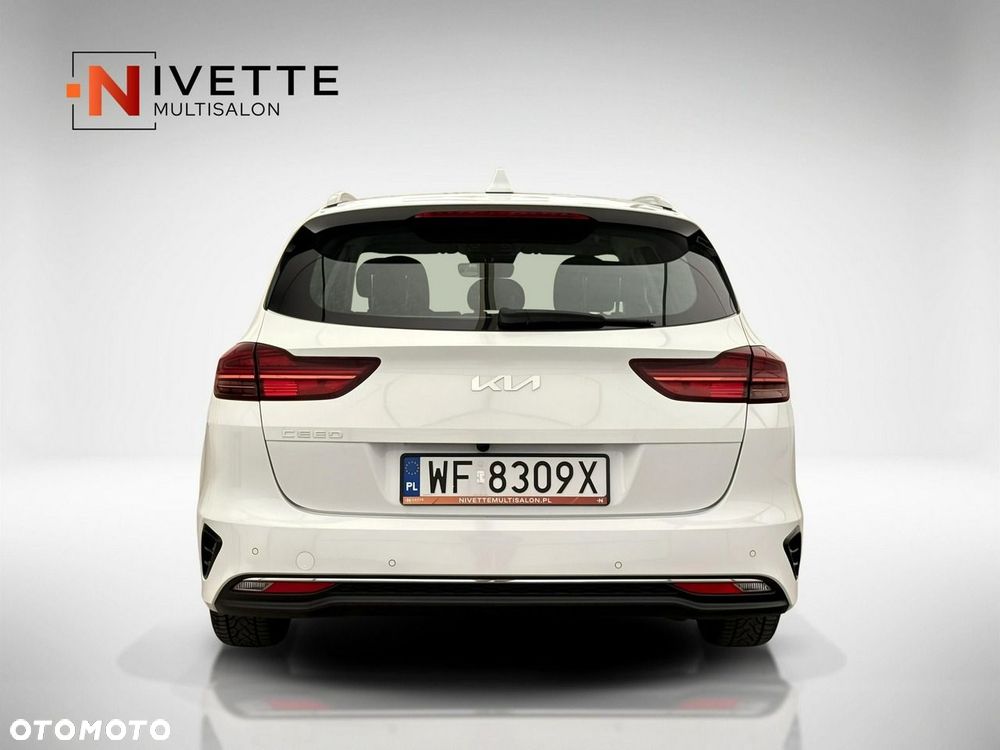 Kia Ceed - 10