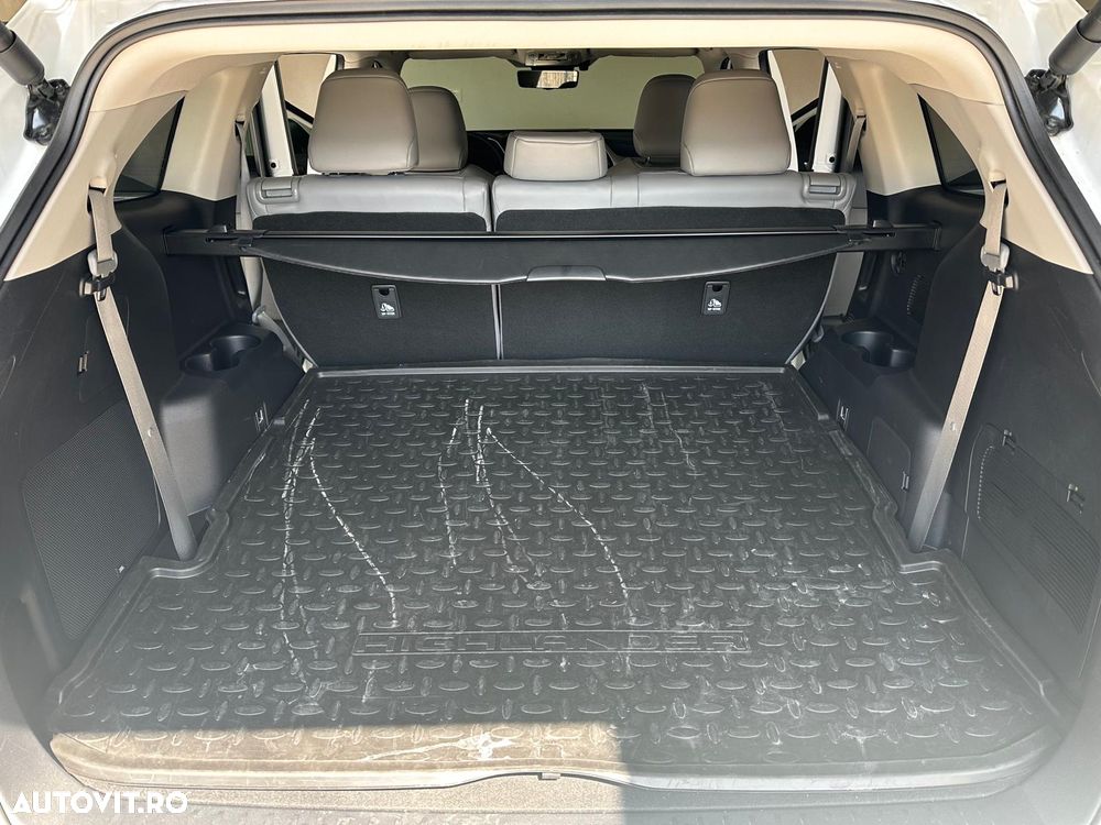 Toyota Highlander 2.5 L Dynamic Force 248CP Luxury Pearly - 24