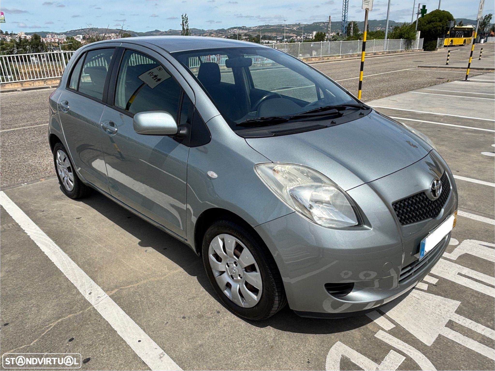Toyota Yaris 1.0 VVT-i AC Manual - 1