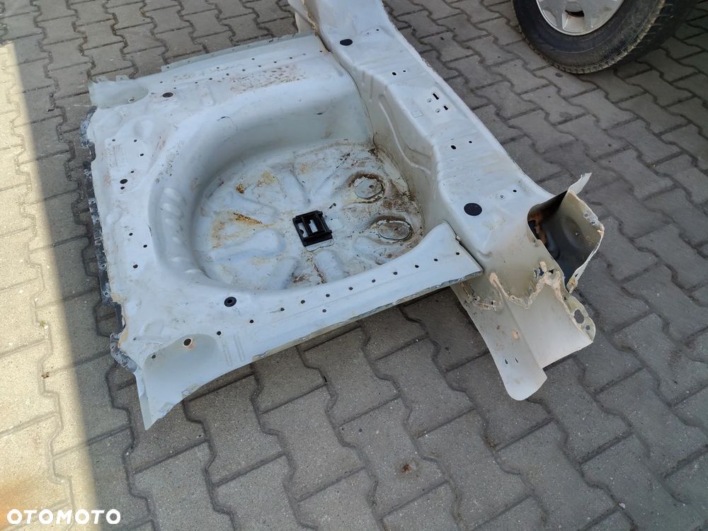 Peugeot 2008 2013-2019 pas tyl podłoga wanna - 2