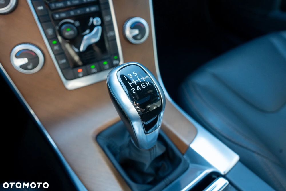 Volvo V60 Cross Country D4 Momentum - 19