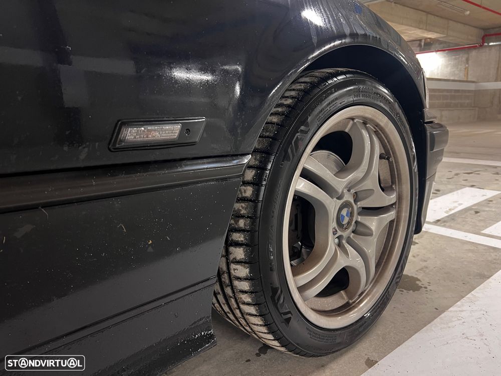 BMW 320 i Touring - 13