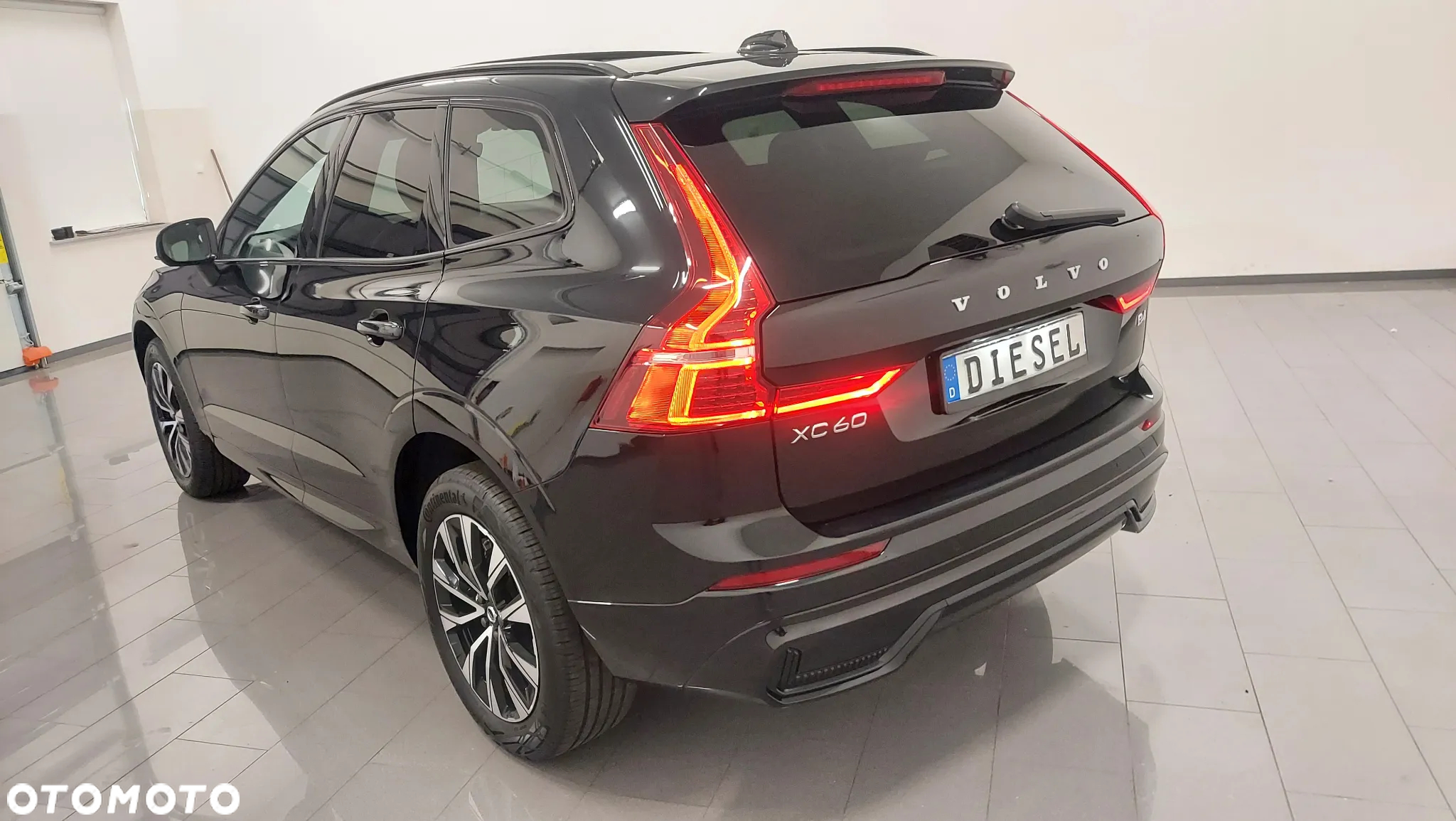 Volvo XC 60 B4 D AWD Plus Dark - 4