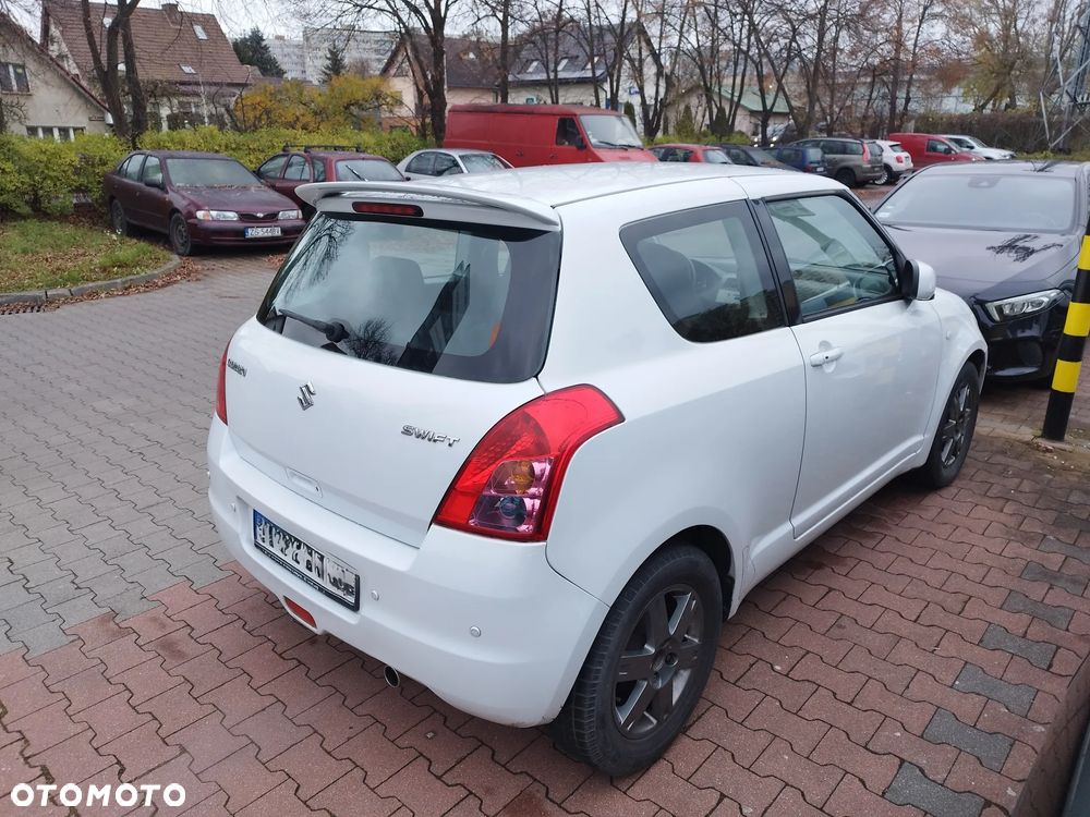 Suzuki Swift 1.3 GC - 9