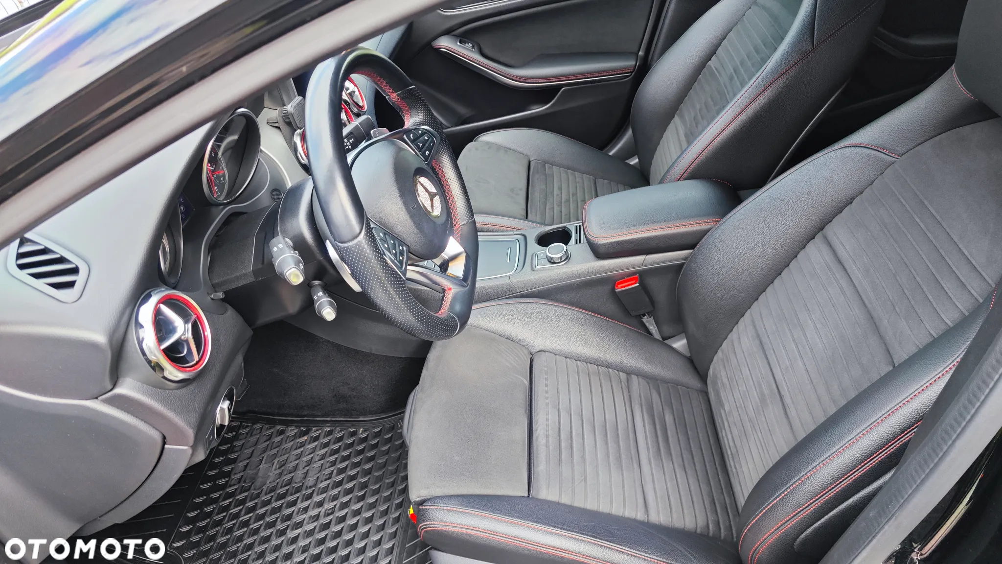 Mercedes-Benz GLA 220 4-Matic Urban - 8