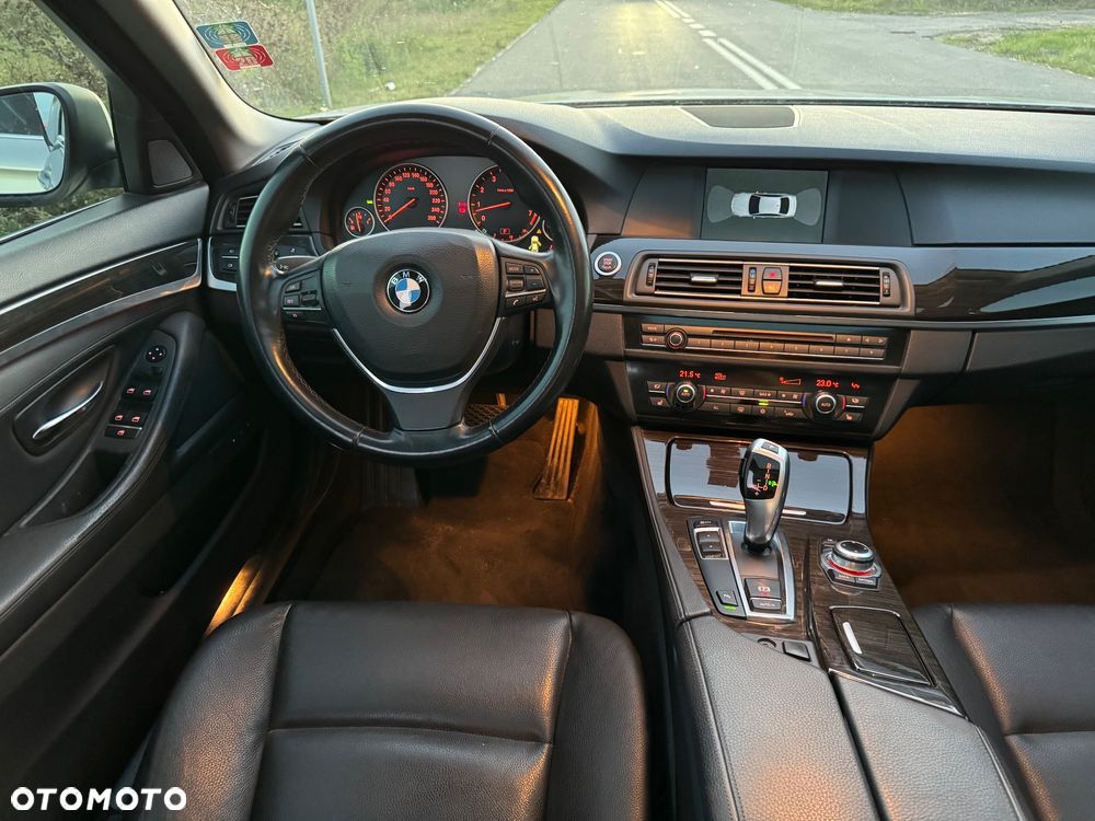 BMW Seria 5 523i Touring - 27