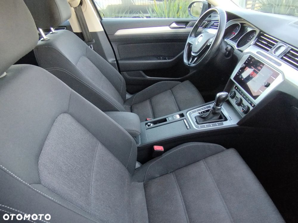 Volkswagen Passat Variant 2.0 TDI SCR DSG BlueMotion Comfortline - 26