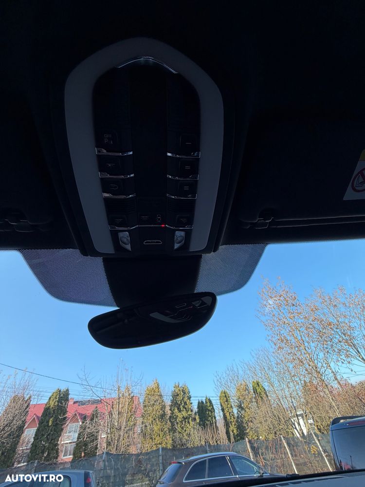 Porsche Cayenne 3.0 L - 21