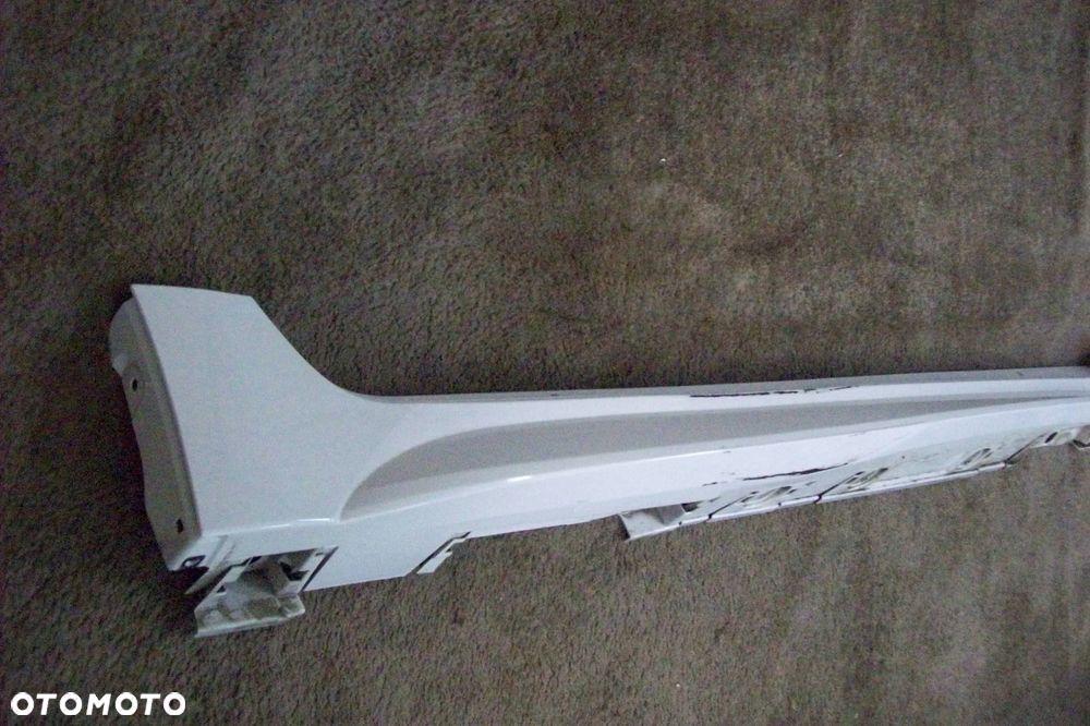 LISTWA PROGOWA PRAWA TOYOTA COROLLA E-21/HB - 4