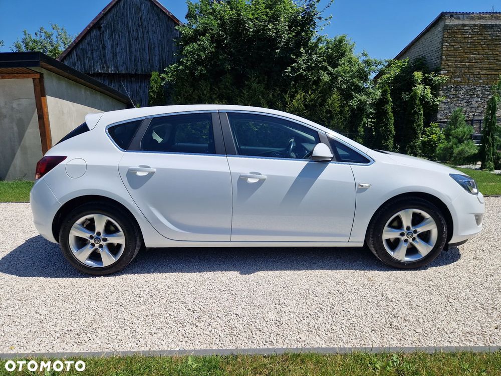 Opel Astra 1.6 Turbo - 9