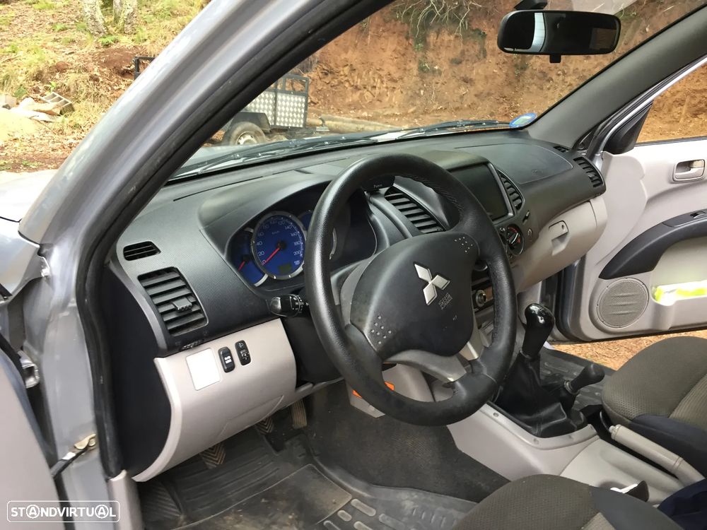 Mitsubishi L200 2.5 DI-D CD Invite+ AC/ABS 4WD - 11