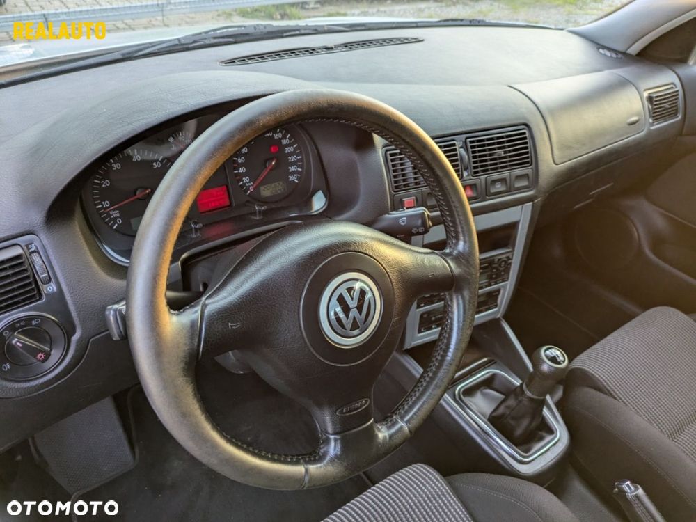 Volkswagen Golf - 10