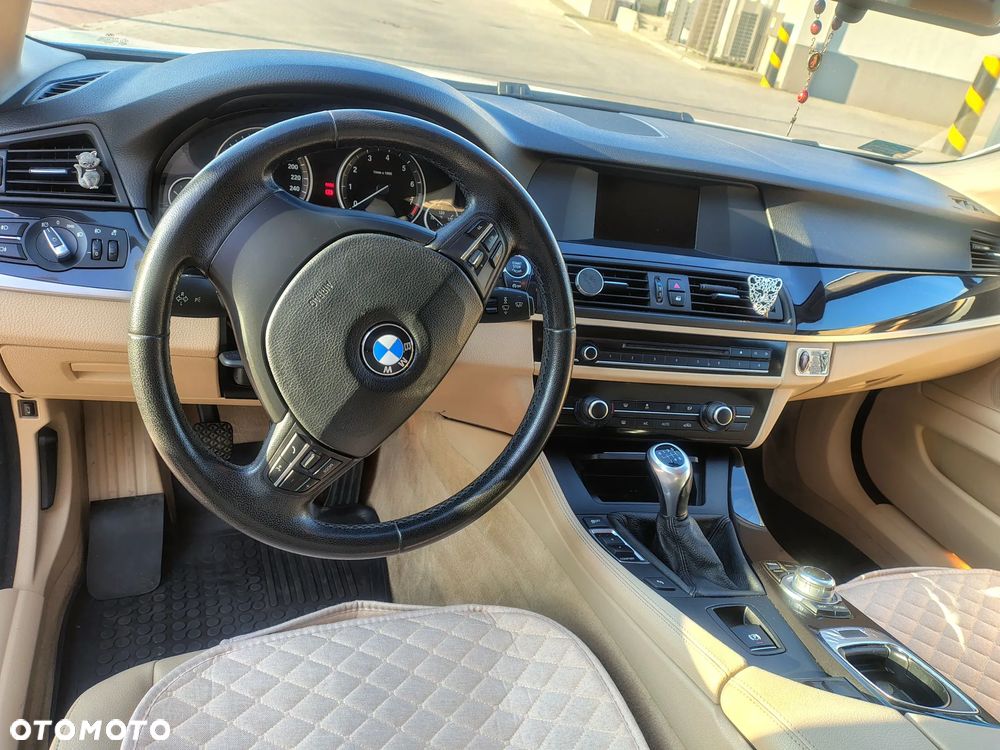 BMW Seria 5 520i - 13