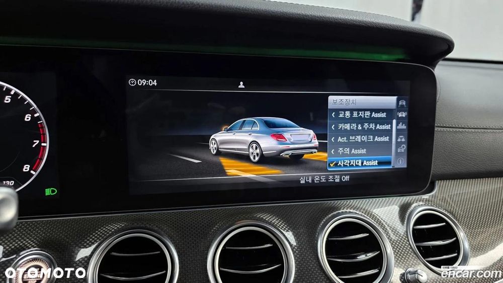 Mercedes-Benz Klasa E 300 9G-TRONIC AMG Line - 16
