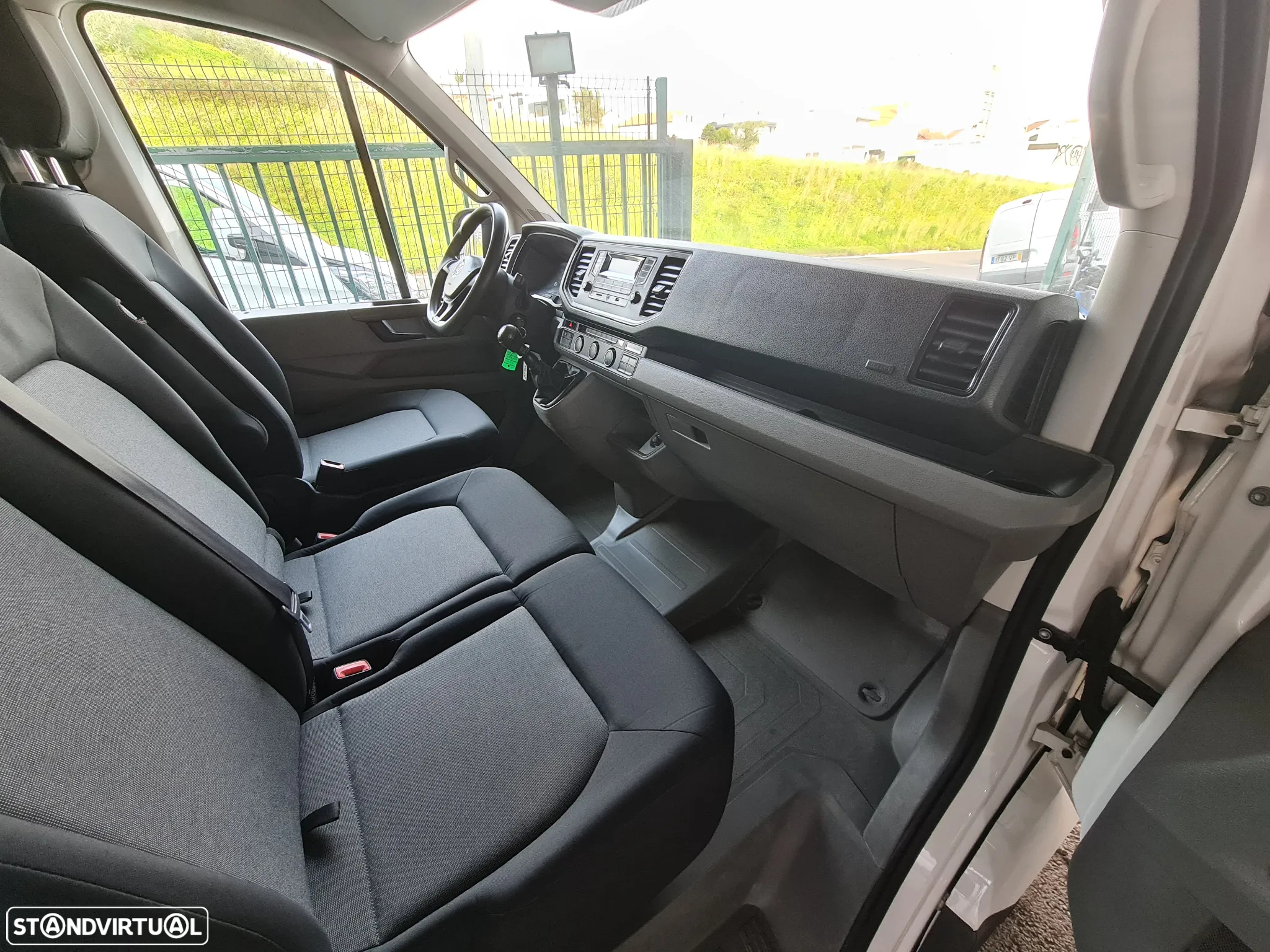 VW Crafter 2.0 TDI L3H2  c/Iva DEDUTÍVEL - 9