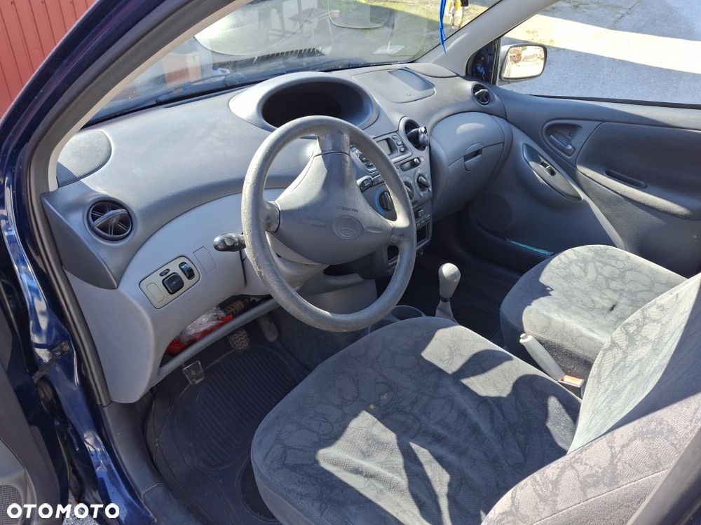 Toyota Yaris - 4