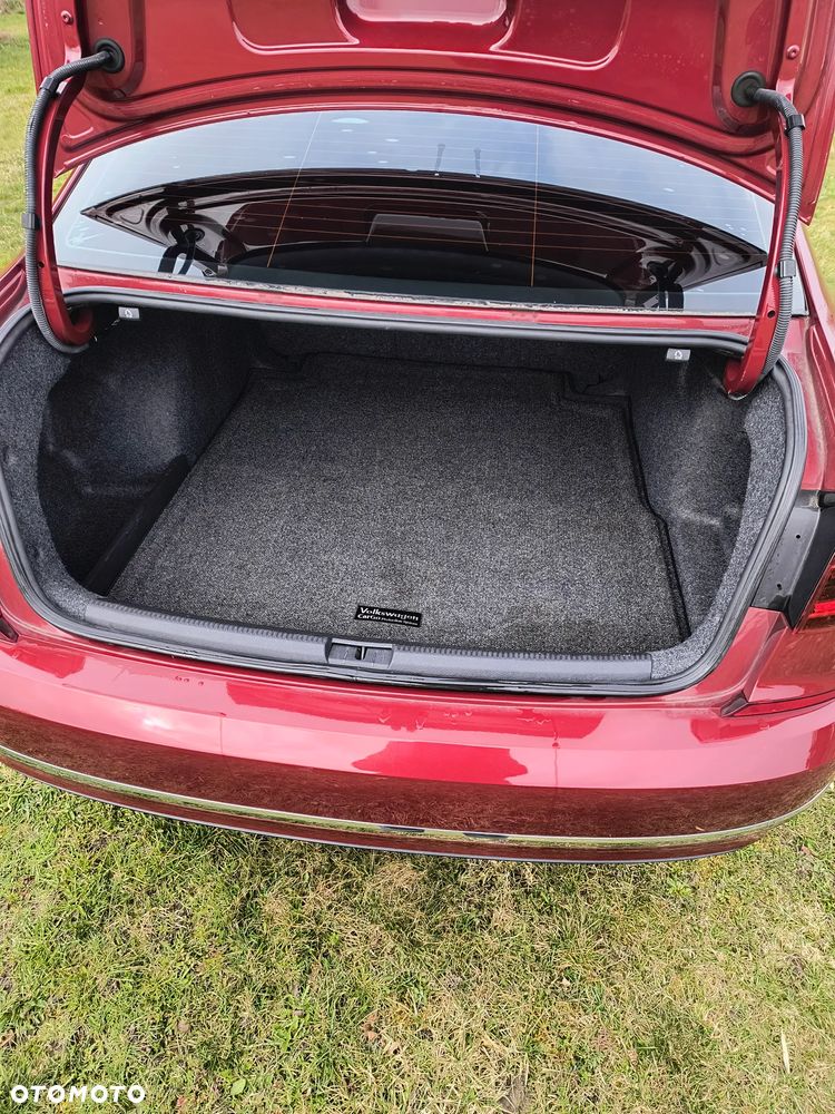 Volkswagen Passat - 12