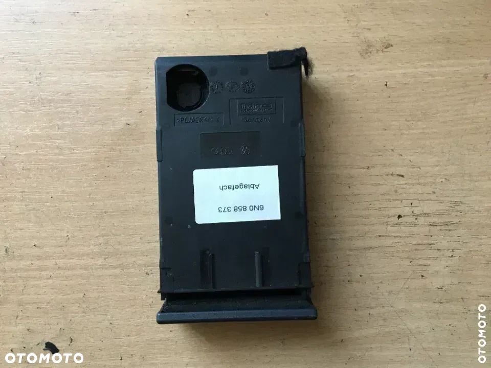 Schowek Volkswagen Polo III 6N0858373