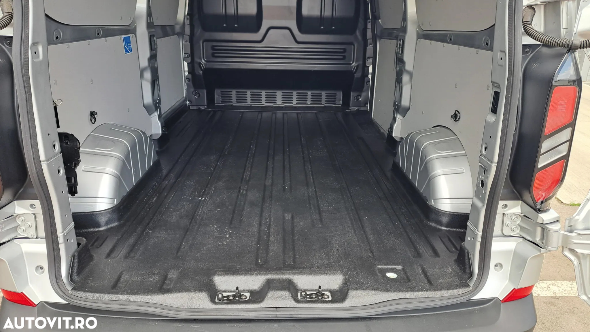 Ford TRANSIT CUSTOM VAN L2H1 T320 TREND FWD - 11