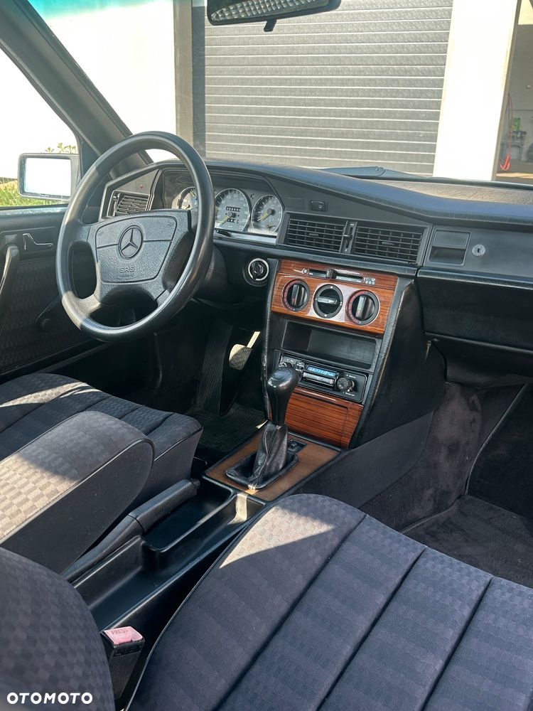 Mercedes-Benz W201 (190) - 14