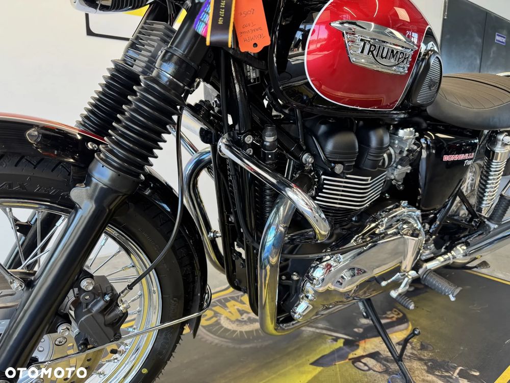 Triumph Bonneville - 20