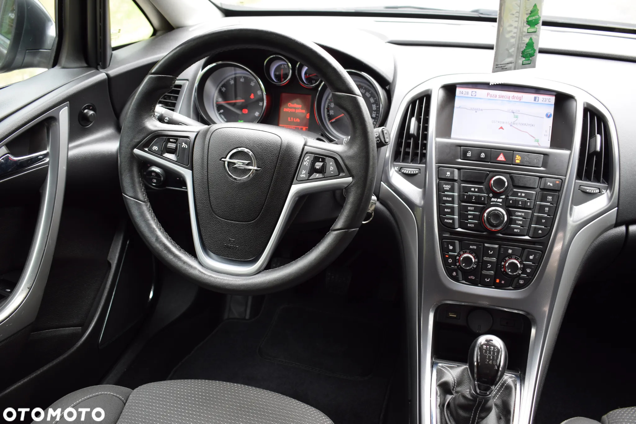 Opel Astra 1.6 Turbo Cosmo - 26