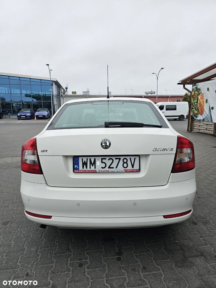 Skoda Octavia 1.6 Elegance EU5 - 9