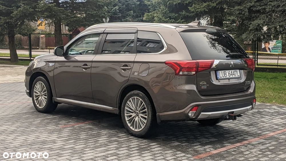 Mitsubishi Outlander - 2