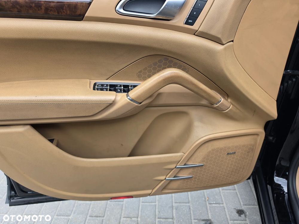 Porsche Cayenne S Hybrid - 12
