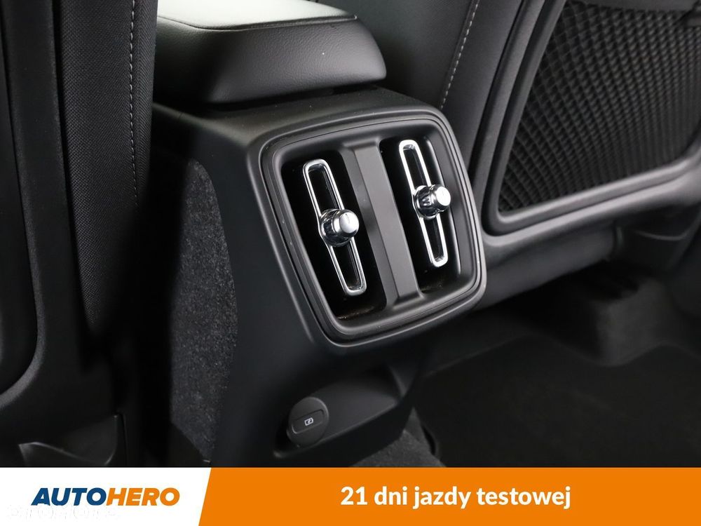 Volvo XC 40 B3 Plus Dark - 34