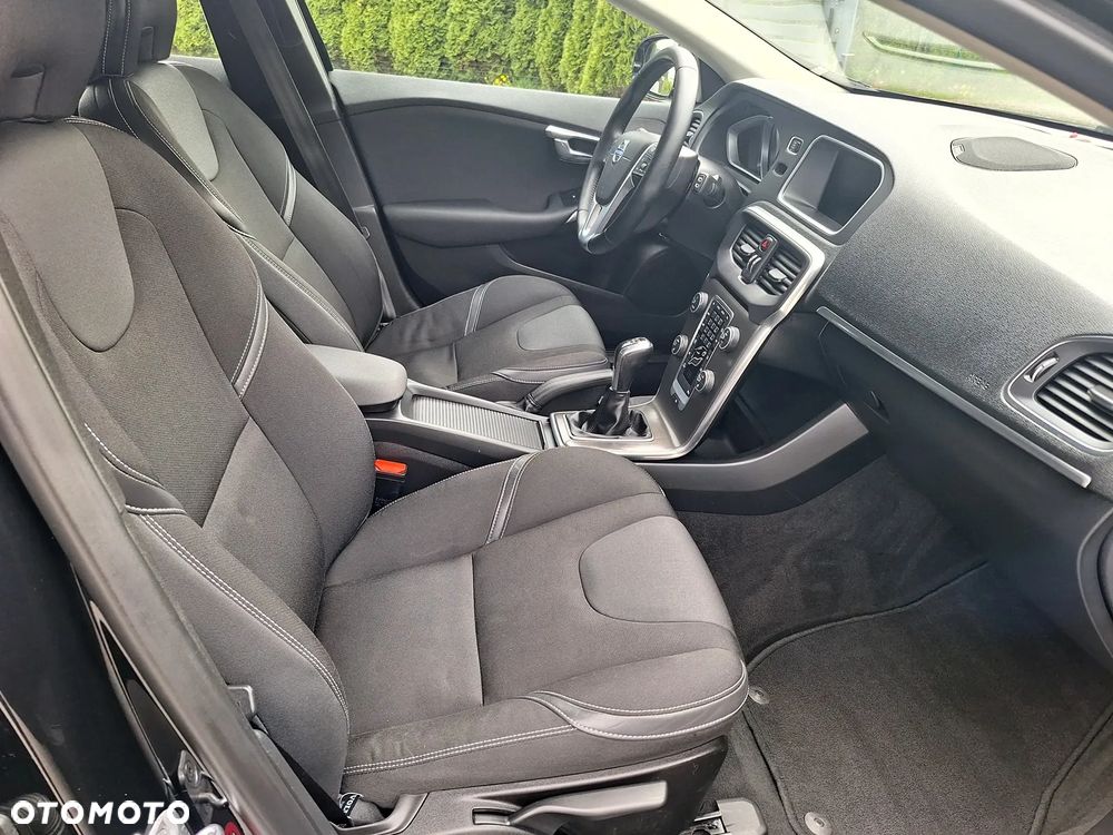 Volvo V40 D2 Momentum - 24
