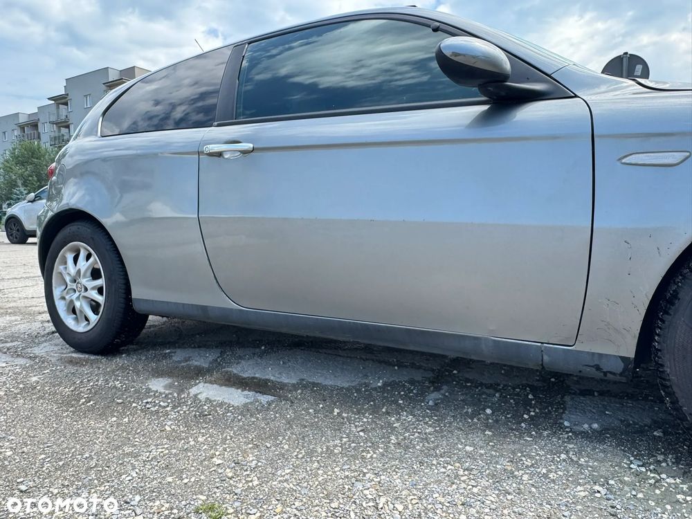 Alfa Romeo 147 1.9 JTD 8V M-Jet Distinctive - 8