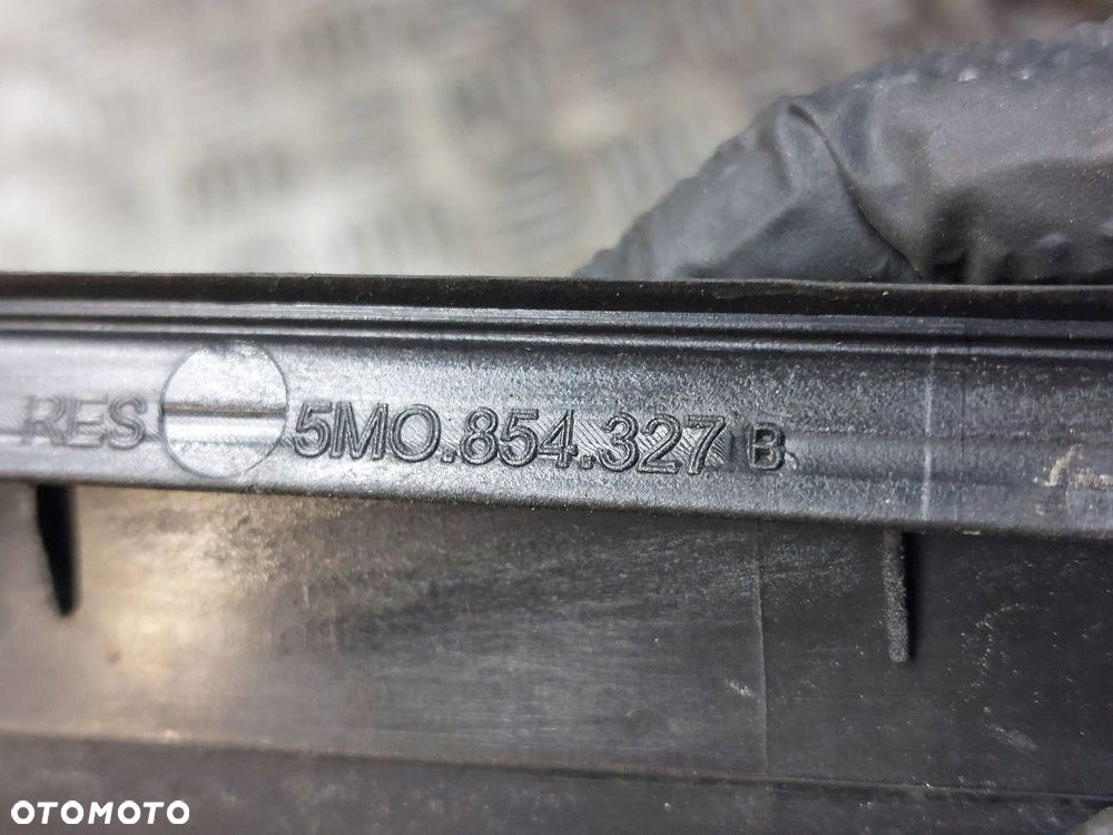 LISTWA ZGARNIAJĄCA SZYBY CZOŁOWEJ LEWA + PRAWA GOLF V PLUS 5M0854328B - 4