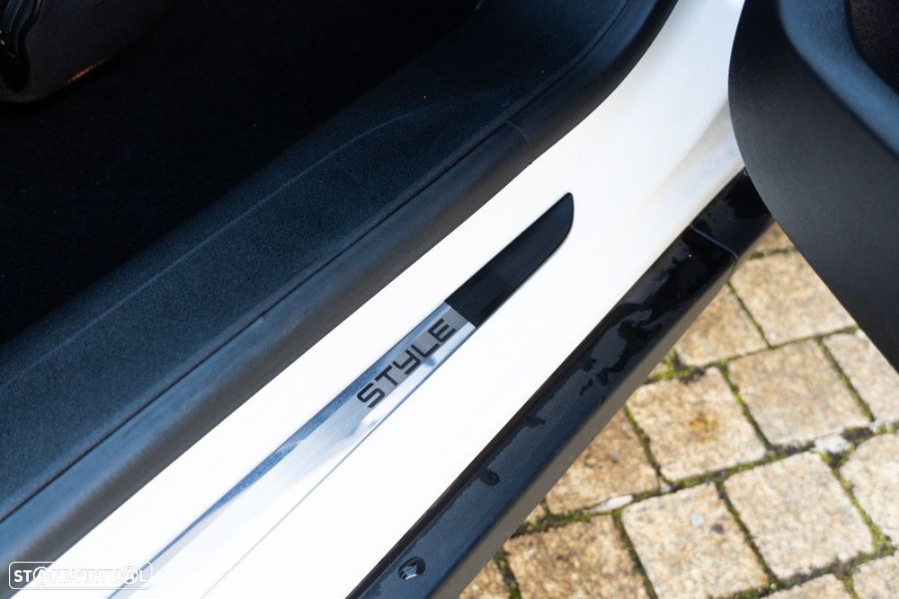 Peugeot 2008 1.6 BlueHDi Style - 46