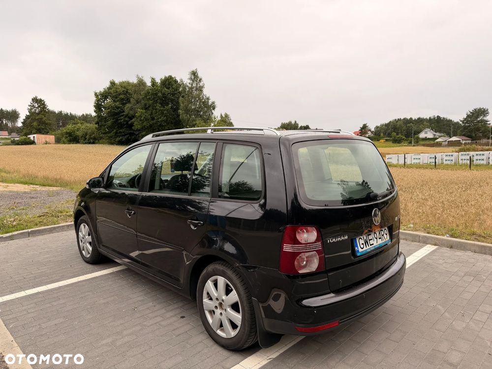 Volkswagen Touran - 4