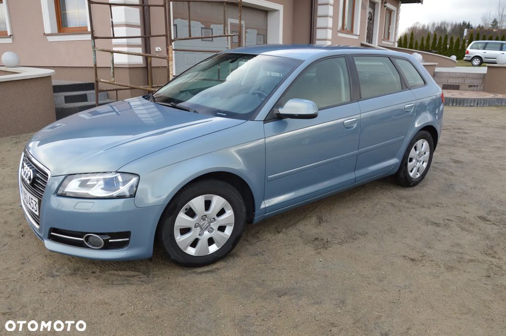 Audi A3 Sportback 1.6 TDI S line Sportpaket - 7