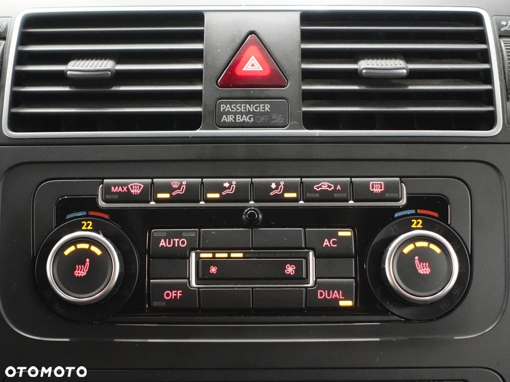 Volkswagen Touran - 36