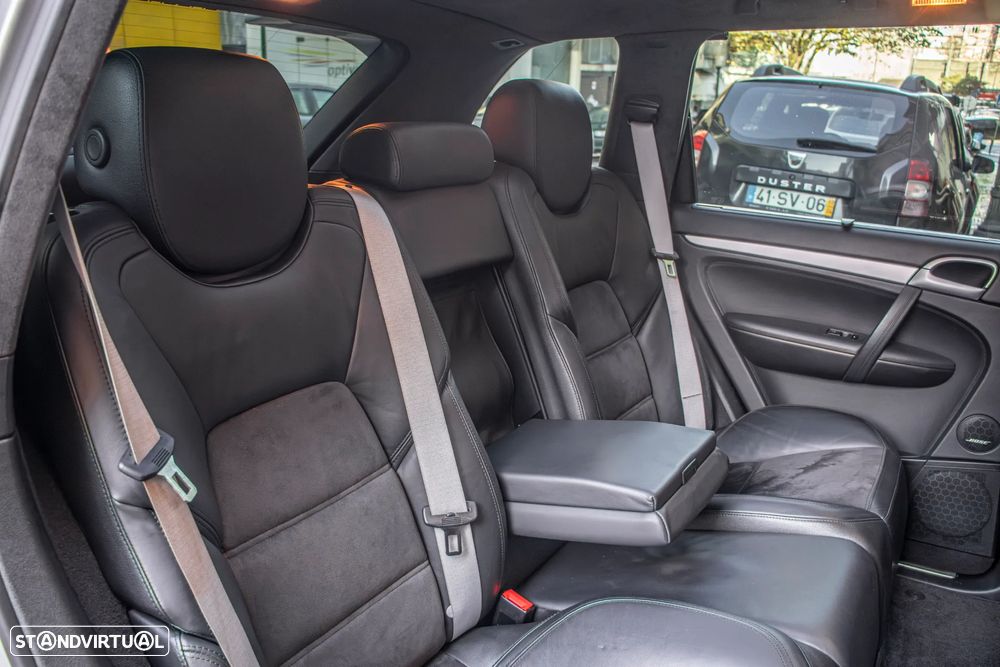 Porsche Cayenne Turbo S - 41