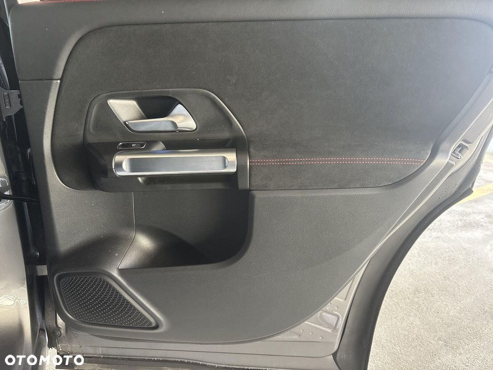 Mercedes-Benz GLB - 23