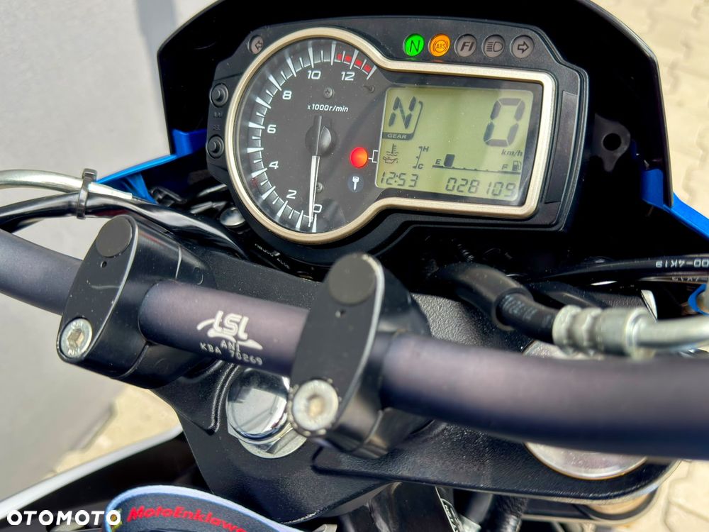 Suzuki GSR - 19
