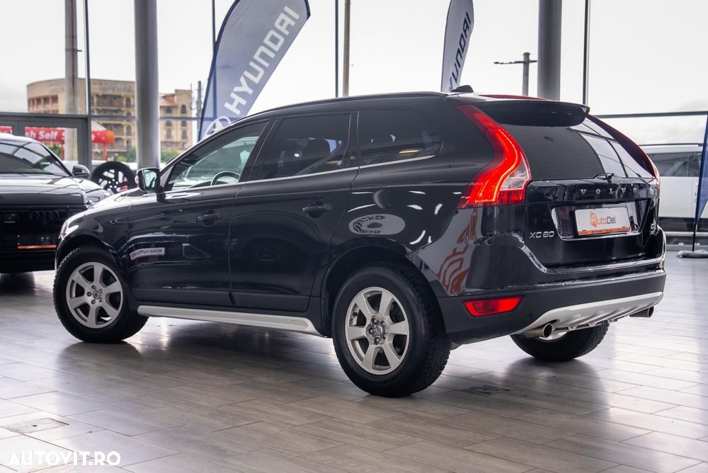Volvo XC 60 D3 AWD Aut. Momentum - 11