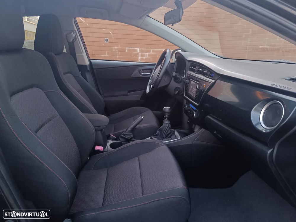 Toyota Auris Touring Sports 1.4 D-4D Comfort+Pack Sport - 5