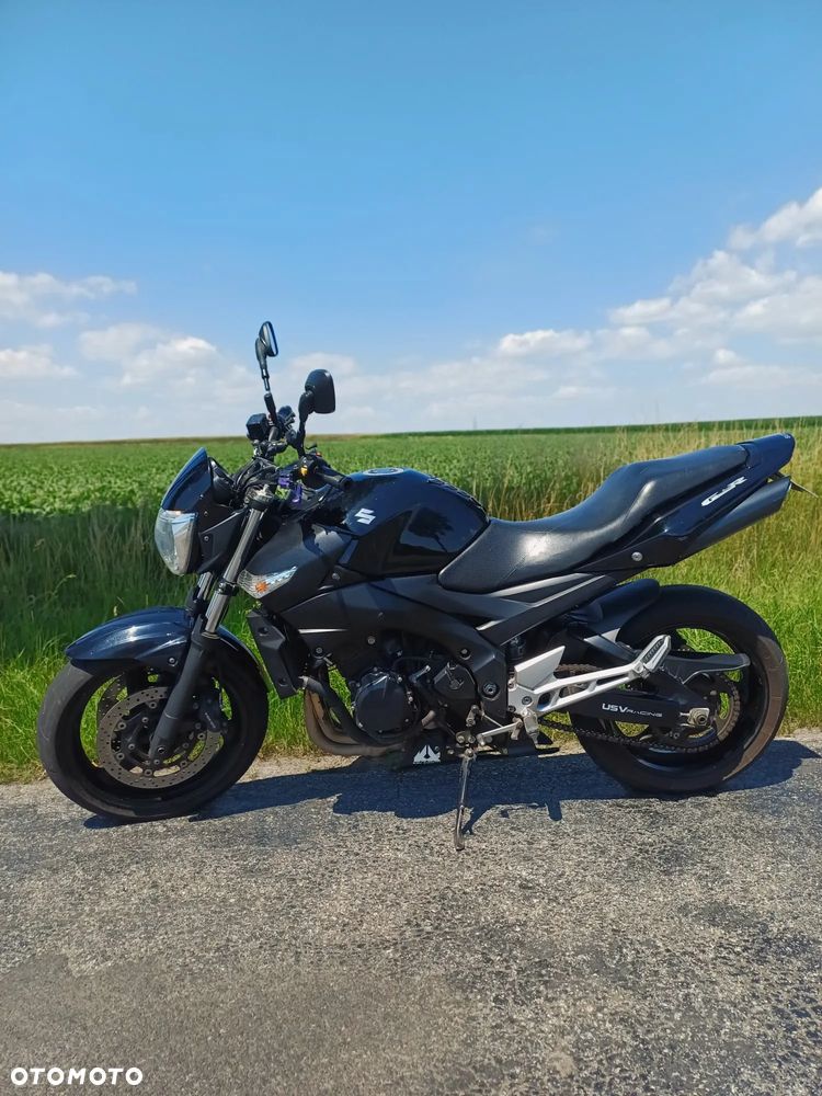 Suzuki GSR - 1